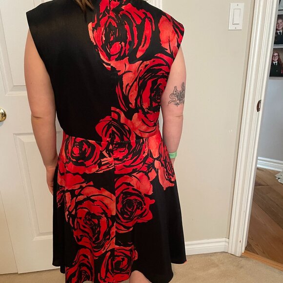 Lightweight bright black dress - Picture 2 of 6